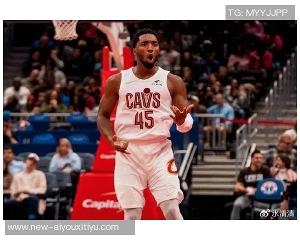 米切尔半场状态未热身9投仅3中三分1中3仅得8分助攻表现平平